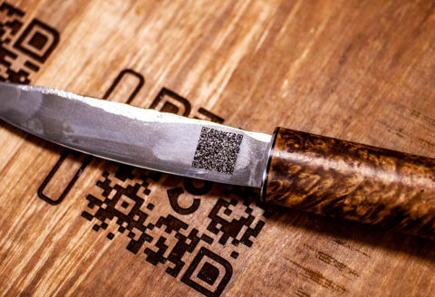 Гравировка QR-кода на якутском ноже